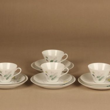 Arabia Julia kahvikuppi ja lautaset (2), käsinmaalattu, 4 kpl, suunnittelija Hilkka-Liisa Ahola, käsinmaalattu, kukka, ruusu, lehti