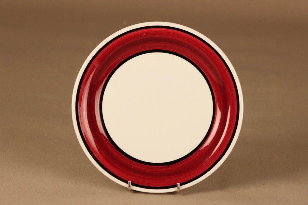 Rörstrand Carmen lautanen, punainen, musta, valkoinen, suunnittelija Carl-Harry Stålhane, käsinmaalattu
