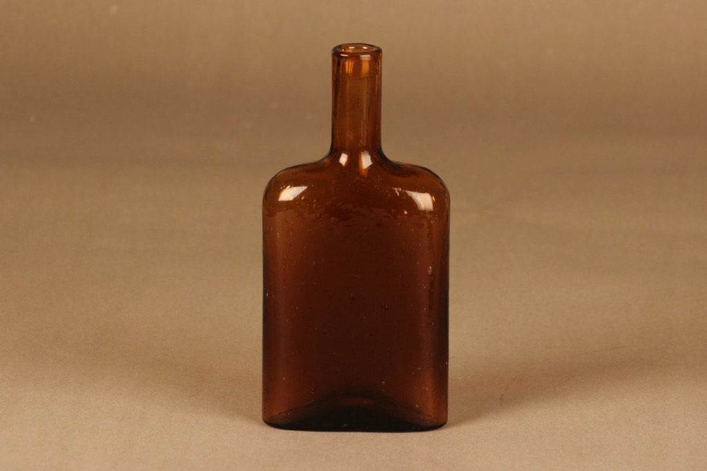 Nuutajärvi Puteli decorative bottle, brown designer Oiva Toikka