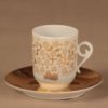 Arabia Mira kahvikuppi, kulta, valkoinen, suunnittelija Esteri Tomula,  kuva 2