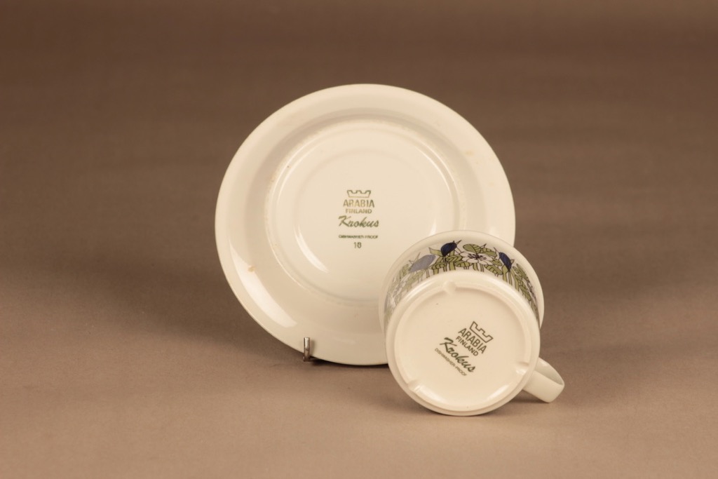 Arabia Krokus teekuppi ja lautaset(2), vihreä, sininen, suunnittelija Esteri Tomula, serikuva, kukka kuva 4