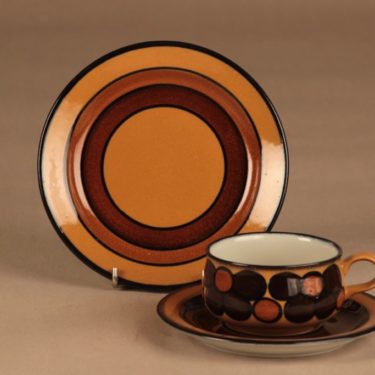 Arabia Kalevala kahvikuppi ja lautaset(2), käsinmaalattu, suunnittelija Anja Jaatinen-Winquist, käsinmaalattu, signeerattu