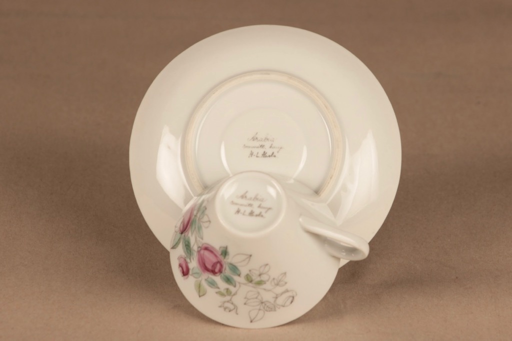 Arabia Rosalia kahvikuppi ja lautaset(2), käsinmaalattu, suunnittelija Hilkka-Liisa Ahola, käsinmaalattu, kukka, ruusu, signeerattu kuva 4