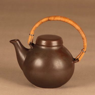 Arabia GA 1 teekaadin, rottinkikahvalla, suunnittelija Ulla Procope, rottinkikahvalla, 0.7 l