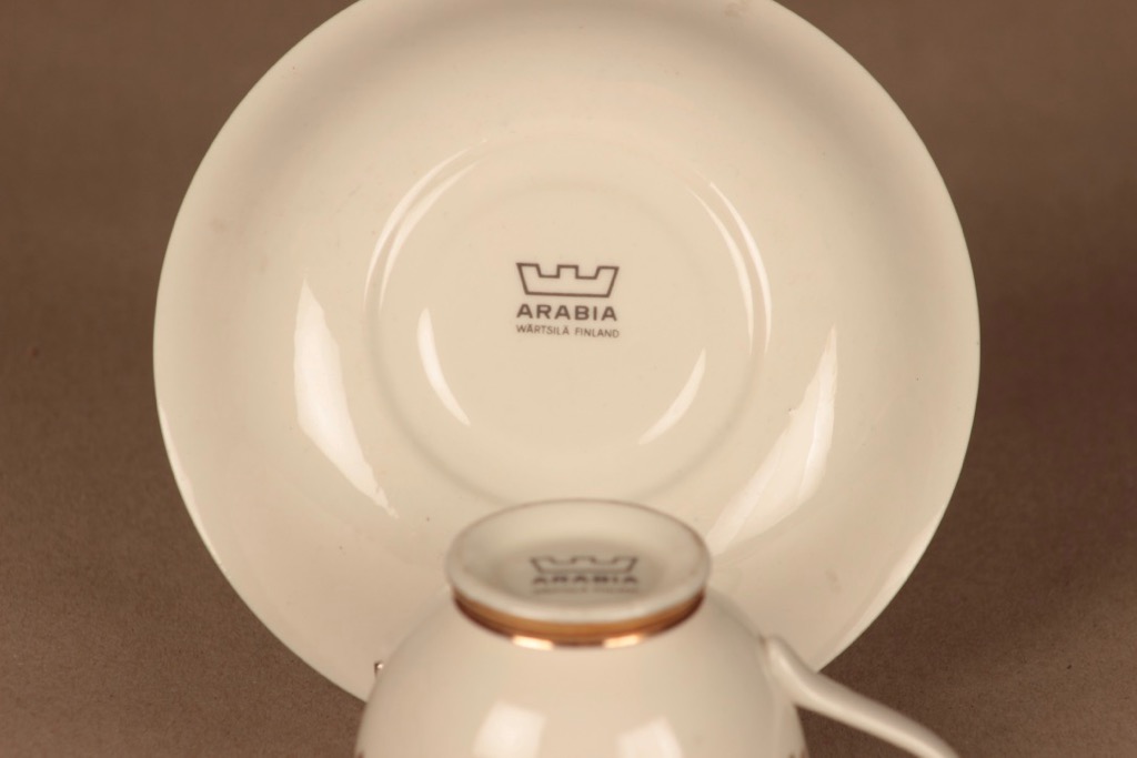 Arabia AX kahvikuppi ja lautaset(2), suunnittelija , kukka, köynnös kuva 4