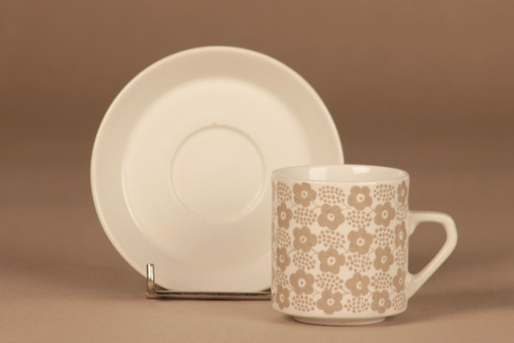 Arabia Rypäle mokkakuppi, harmaa, suunnittelija Raija Uosikkinen, serikuva, kukka kuva 2