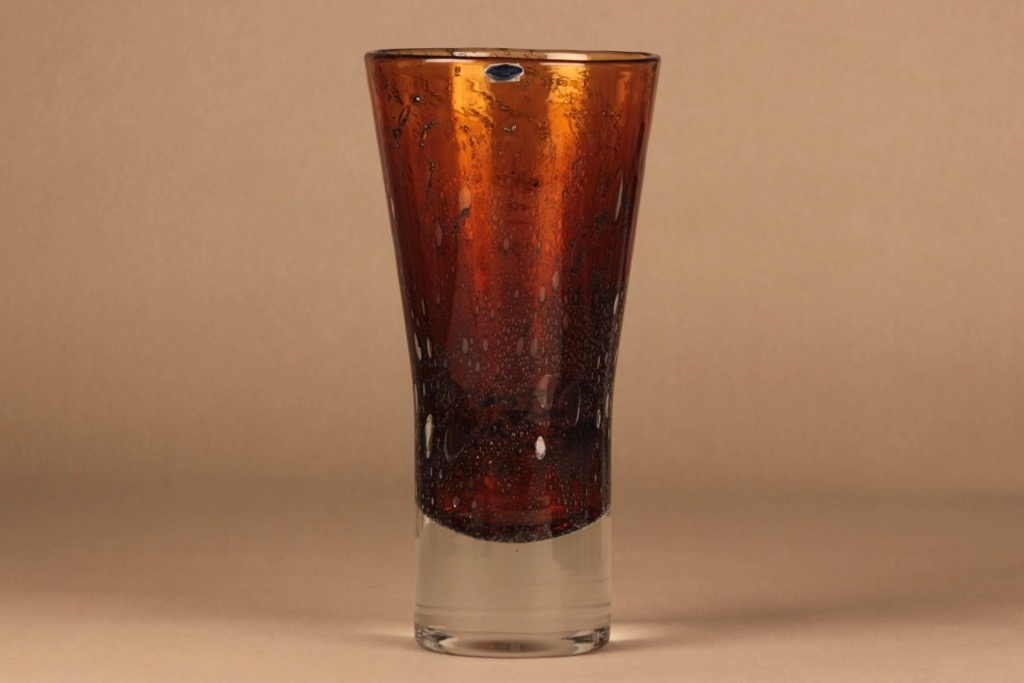 Nuutajärvi Vulcano maljakko, signeerattu, suunnittelija Heikki Orvola, signeerattu