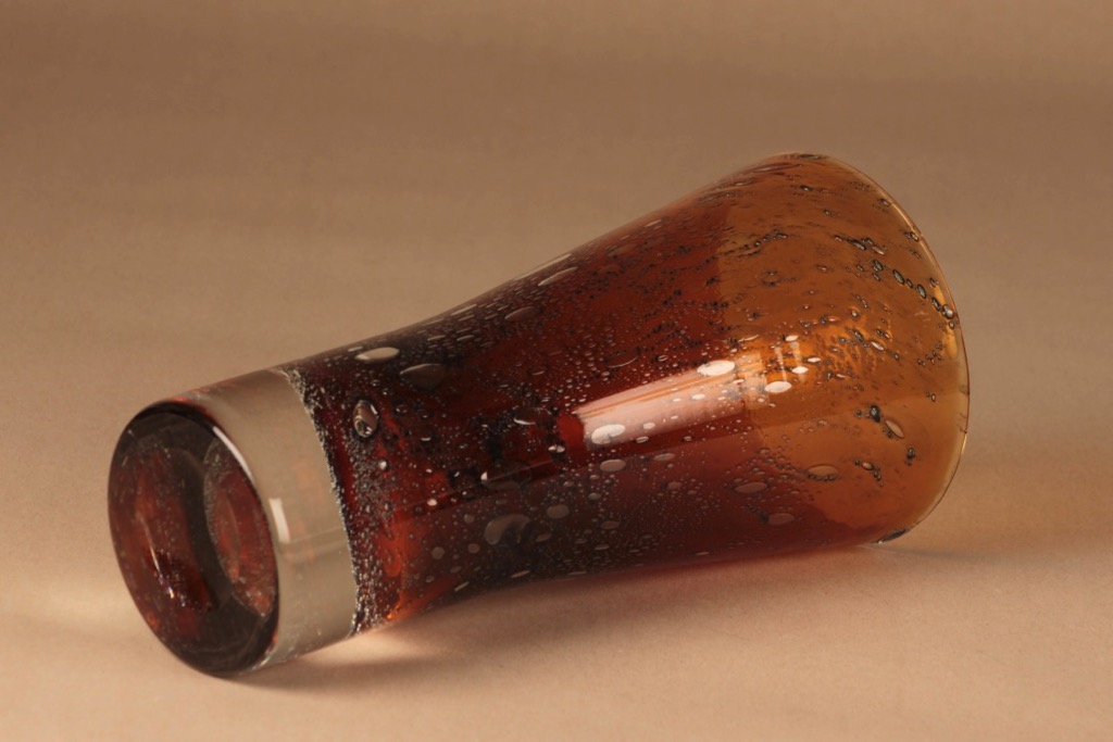 Nuutajärvi Vulcano maljakko, signeerattu, suunnittelija Heikki Orvola, signeerattu kuva 2