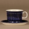 Arabia Valencia kahvikuppi ja lautaset(2), käsinmaalattu, suunnittelija Ulla Procope, käsinmaalattu, signeerattu kuva 2