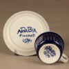 Arabia Valencia kahvikuppi ja lautaset(2), käsinmaalattu, suunnittelija Ulla Procope, käsinmaalattu, signeerattu kuva 4
