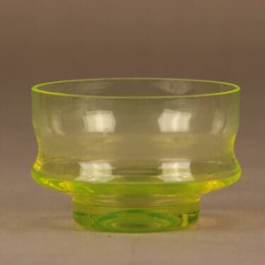 Riihimäen lasi Erkki jälkiruokamalja, keltainen, suunnittelija Erkkitapio Siiroinen,