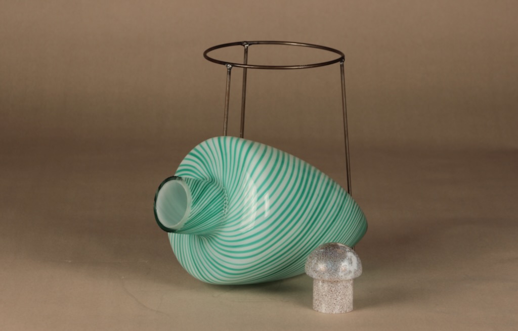 Nuutajärvi taide-esine Amphora suunnittelija Markku Salo 2