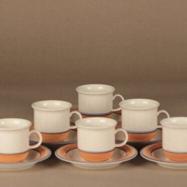 Arabia Aprikos kahvikuppi, oranssi, sininen, musta, 6 kpl, suunnittelija Inkeri Leivo, raitakoriste