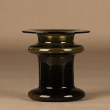 Iittala Novitas maljakko, vihreä, suunnittelija Timo Sarpaneva, signeerattu