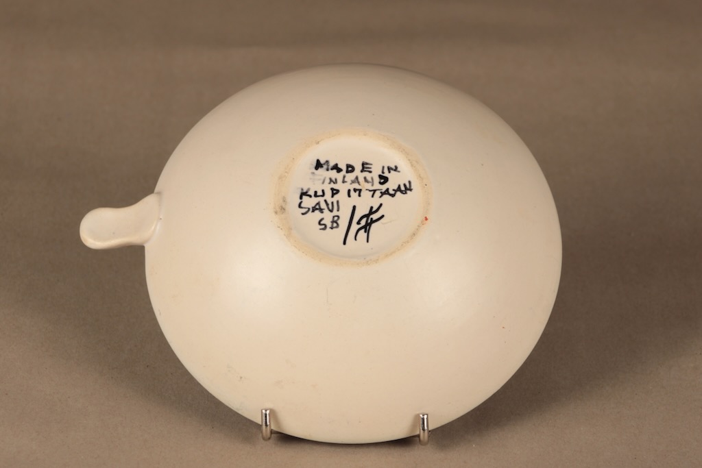 Kupittaan Savi malja, käsinmaalattu, suunnittelija Solveig Björkman, käsinmaalattu, signeerattu kuva 3