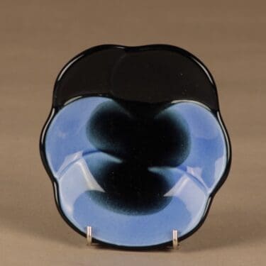 Arabia Viola koristelautanen, käsinmaalattu suunnittelija Birger Kaipiainen