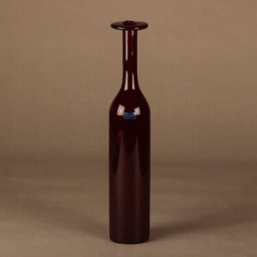 Nuutajärvi Pro Arte Rubiini pullo, Viherhyyppä, suunnittelija Oiva Toikka, Viherhyyppä, signeerattu