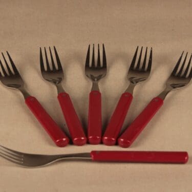 Hackman Hackminna haarukka, tummanpunainen, 6 kpl, suunnittelija Ahti Majuri,