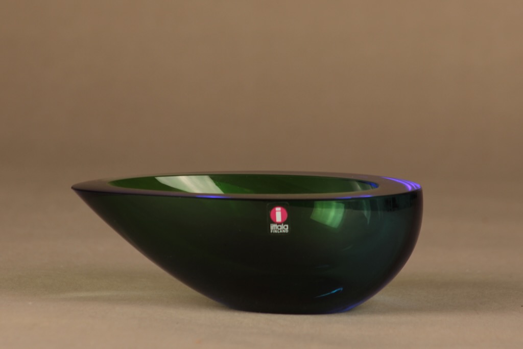 Nuutajärvi Pisara malja, signeerattu, suunnittelija Kerttu Nurminen, signeerattu