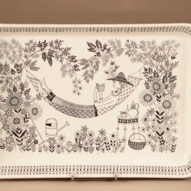 Arabia Emilia paistivati suunnittelija Raija Uosikkinen