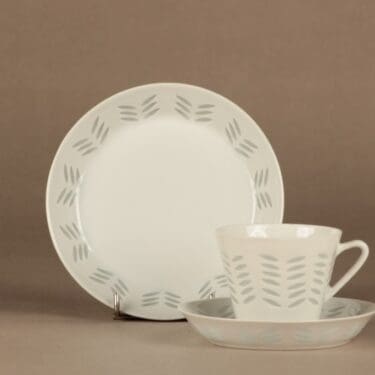 Arabia FK 65, FK 66 kahvikuppi ja lautaset(2), riisiposliini, suunnittelija Friedl Holzer-Kjellberg, riisiposliini, signeerattu