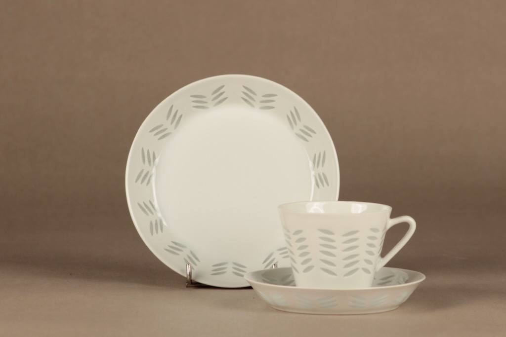 Arabia FK 65, FK 66 kahvikuppi ja lautaset(2), riisiposliini, suunnittelija Friedl Holzer-Kjellberg, riisiposliini, signeerattu