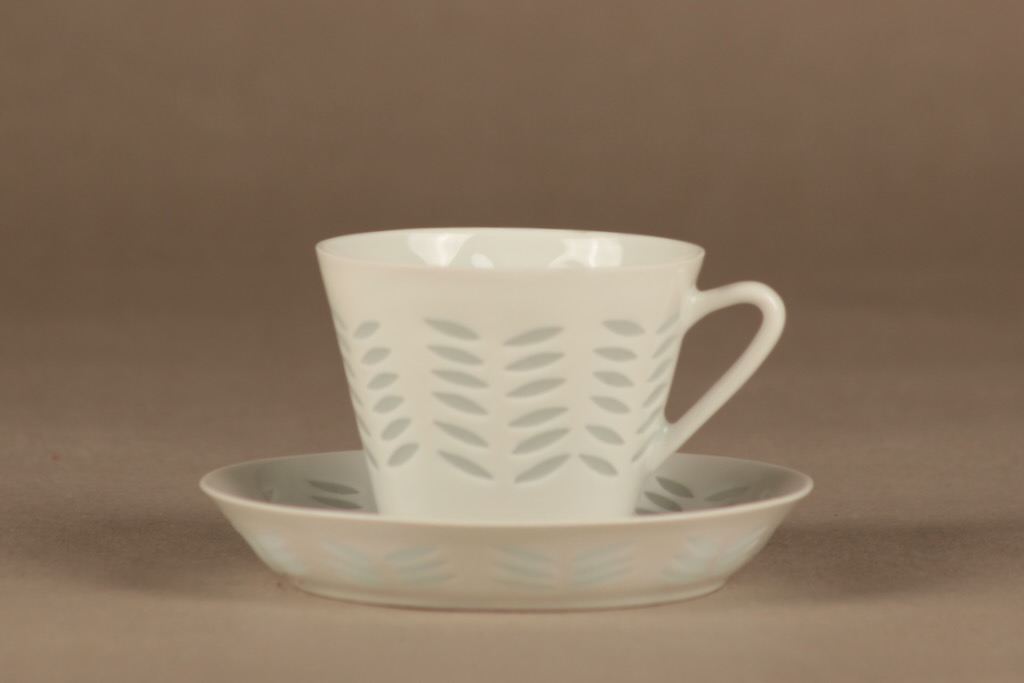 Arabia FK 65, FK 66 kahvikuppi ja lautaset(2), riisiposliini, suunnittelija Friedl Holzer-Kjellberg, riisiposliini, signeerattu kuva 2