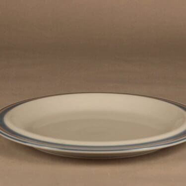 Arabia Uhtua tarjoilulautanen, suunnittelija Inkeri Leivo, raitakoriste