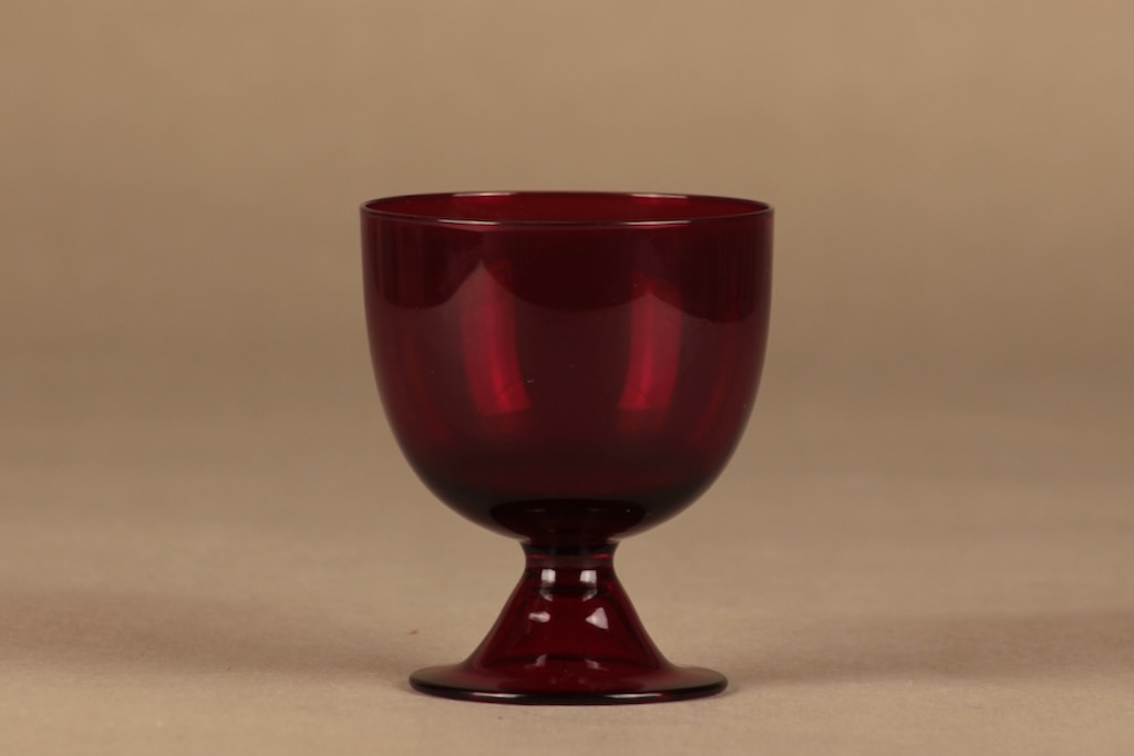 Nuutajärvi Bistro lasi suunnittelija Saara Hopea