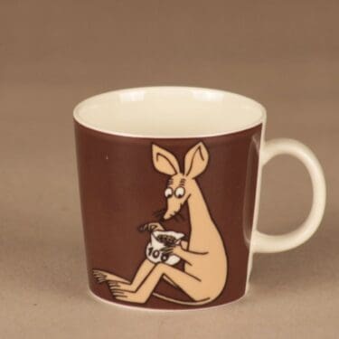 Arabia Muumi muumimuki, Nipsu, suunnittelija Tove Slotte-Elevant, Nipsu