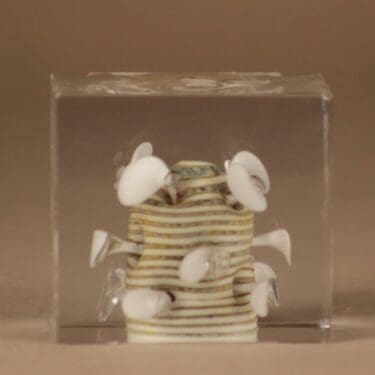 Nuutajärvi vuosikuutio, 1981, suunnittelija Oiva Toikka, 1981, signeerattu