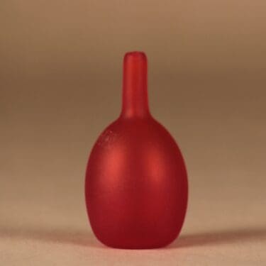 Nuutajärvi Mansikkapaikka koristepullo, signeerattu, suunnittelija Oiva Toikka, signeerattu, signeerattu