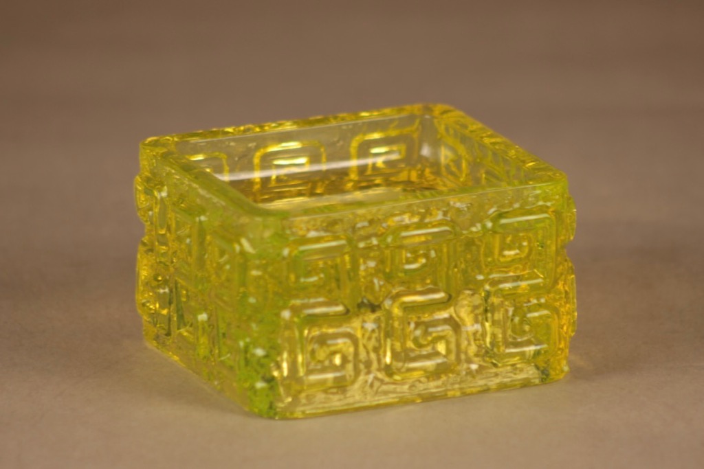 Riihimäen lasi Taalari kynttilänjalka, keltainen, suunnittelija Tamara Aladin,