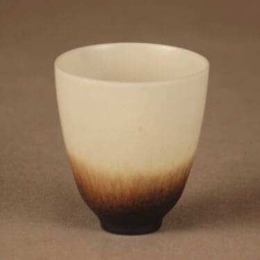 Arabia snapsilasi, ruskea, valkoinen, suunnittelija Kyllikki Salmenhaara,