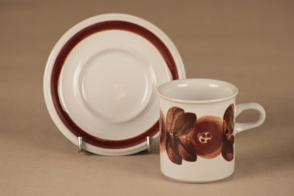 Arabia Rosmarin kahvikuppi ja lautaset(2),, suunnittelija Ulla Procope, , käsinmaalattu, signeerattu kuva 3