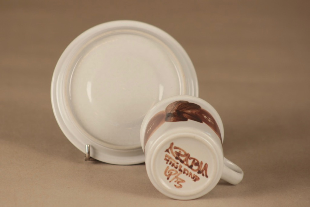 Arabia Rosmarin kahvikuppi ja lautaset(2),, suunnittelija Ulla Procope, , käsinmaalattu, signeerattu kuva 4