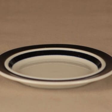 Arabia Anemone lautanen, 17.5 cm, suunnittelija Ulla Procope, 17.5 cm, raitakoriste