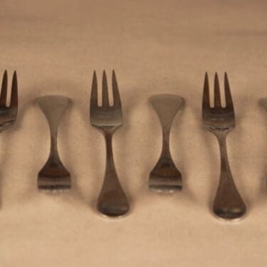 Hackman Mango haarukka, teräs, suunnittelija Nanny Still,